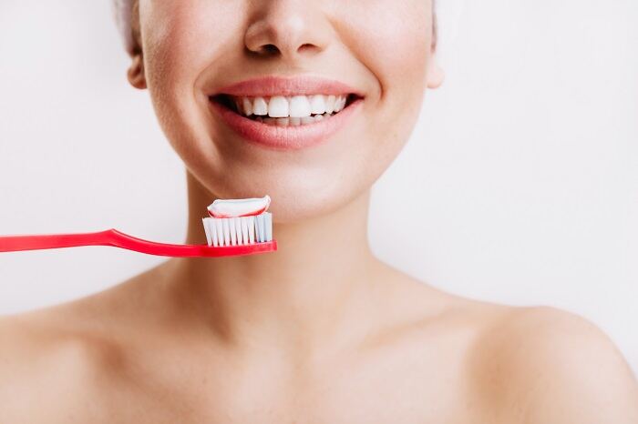 teeth hurt when eating sweets
